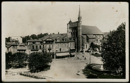 « Pyrénées Océan » 499 Bagnères-de-Bigorre : Place Lafayette [et Église Saint-Vincent]
