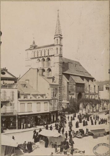 Bagnères – Place Lafayette [Église Saint-Vincent]