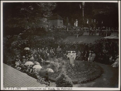 Inauguration du buste de Ramond le 3 août 1902 dans le jardin de la Villa Théas à l'occasion du congrès du Club Alpin Français
